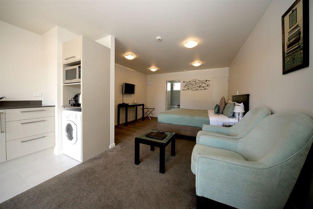 Salerno Motel Apartments Christchurch Esterno foto A studio apartment