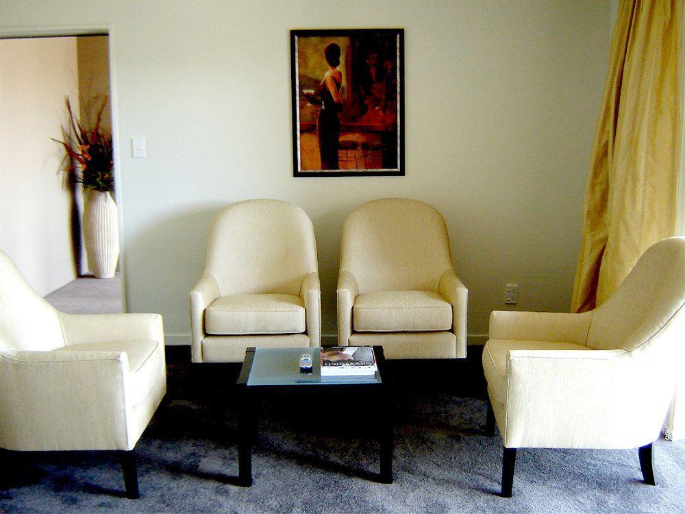 Salerno Motel Apartments Christchurch Esterno foto A living room