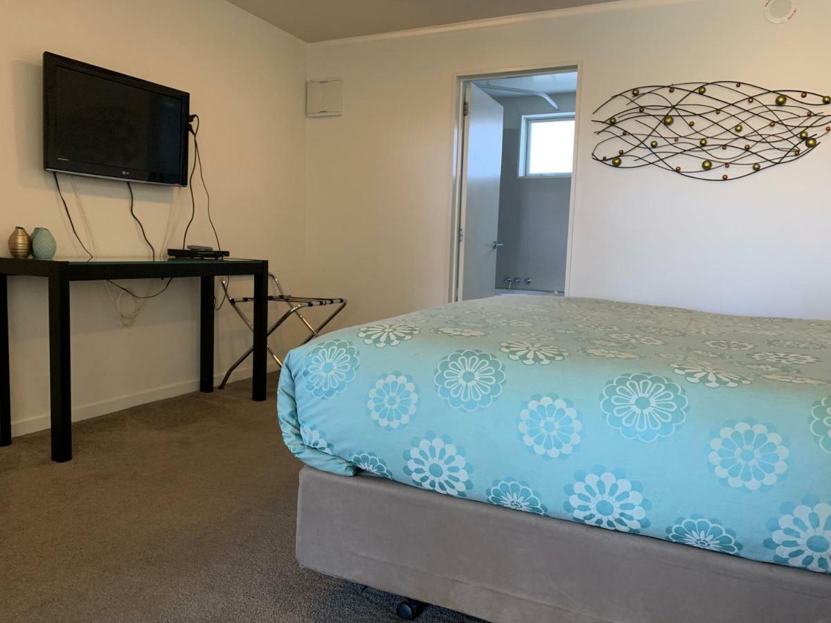 Salerno Motel Apartments Christchurch Esterno foto A bedroom at the motel