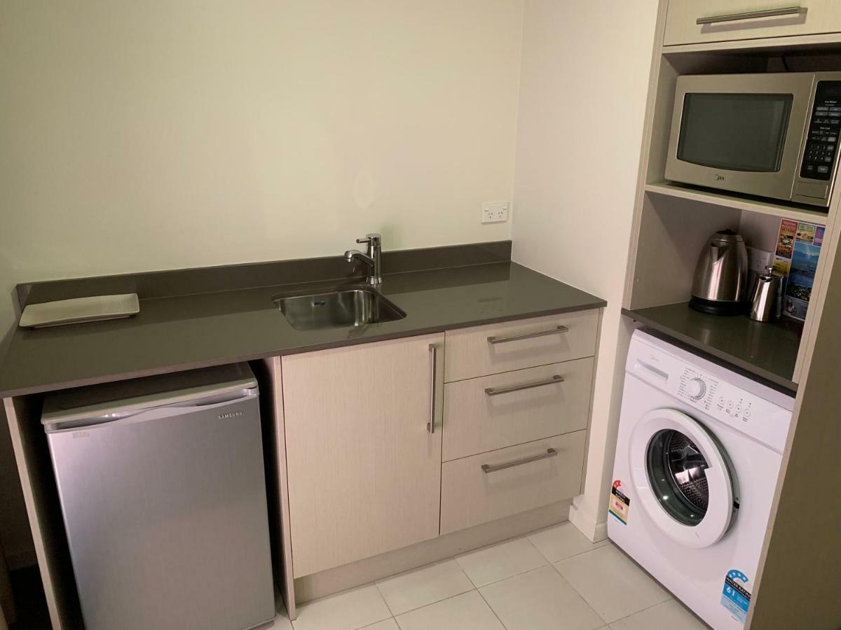 Salerno Motel Apartments Christchurch Esterno foto A kitchenette in a student apartment