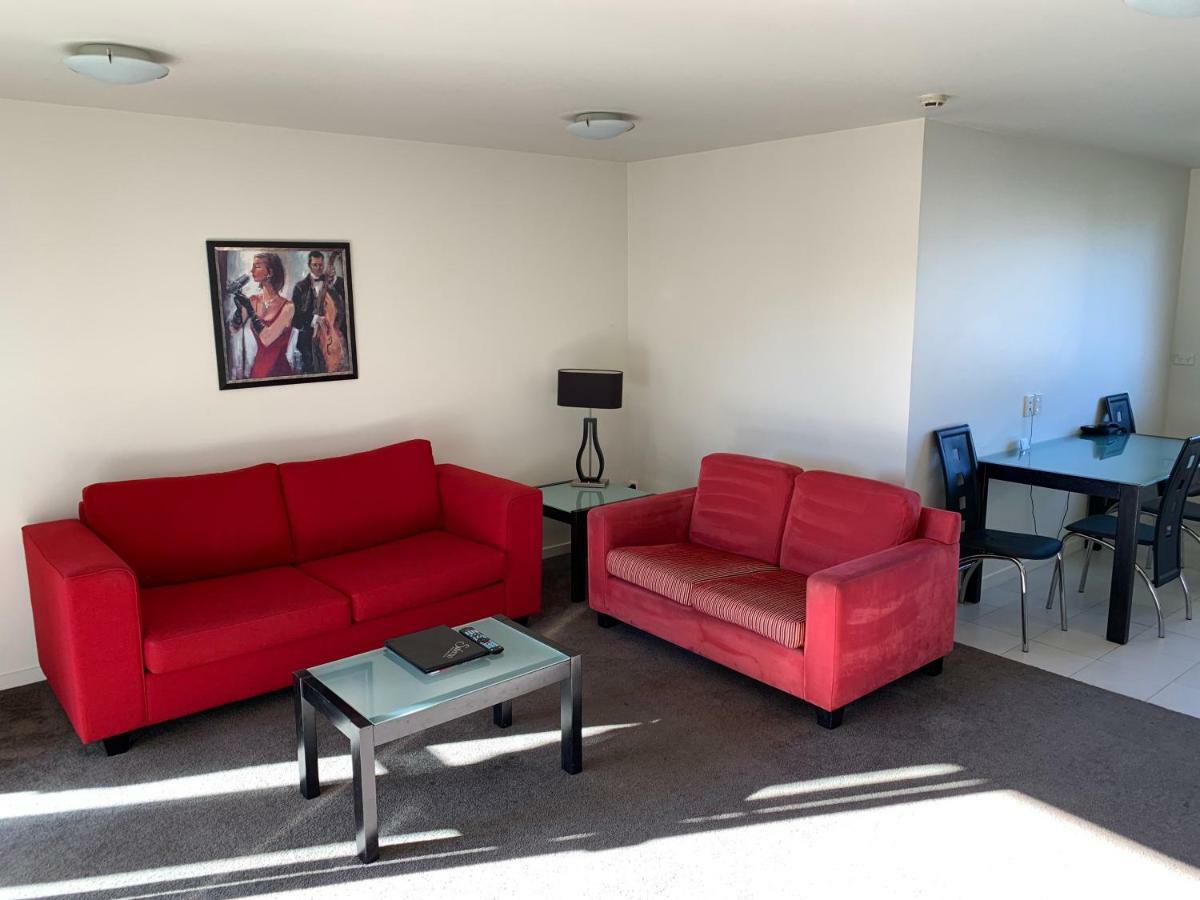 Salerno Motel Apartments Christchurch Esterno foto Living room in a two-bedroom apartment